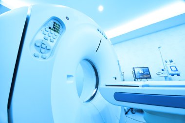 Hastane odasında CT tarayıcı