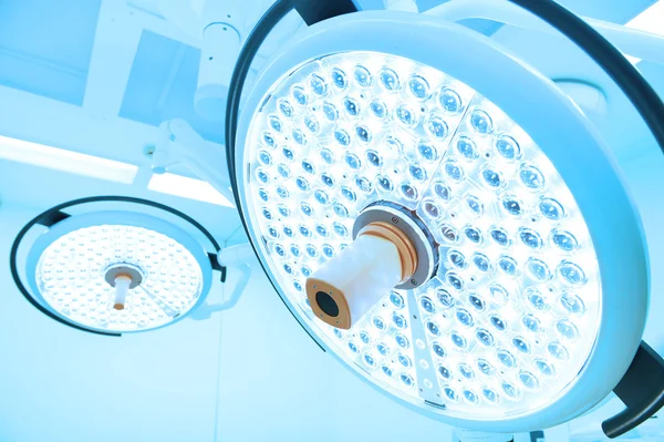 Two surgical lamps in operation room — Stock Photo, Image