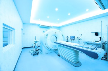 Hastane odasında CT tarayıcı