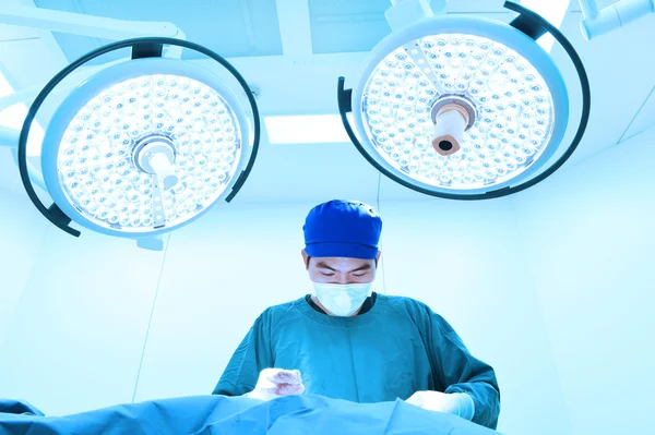 Cirugía veterinaria en sala de operaciones — Foto de Stock