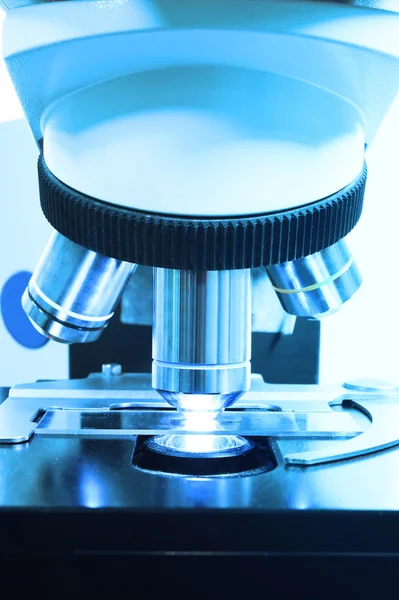 mikroskop kan Laboratuvarı görüntüsünü kapatmak