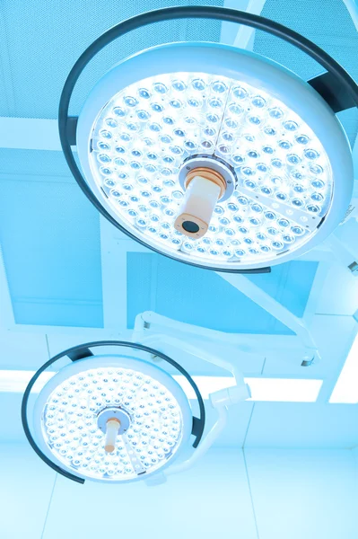 Two surgical lamps in operation room — Stock Photo, Image