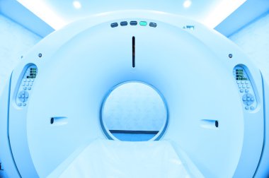 Hastane odasında CT tarayıcı 