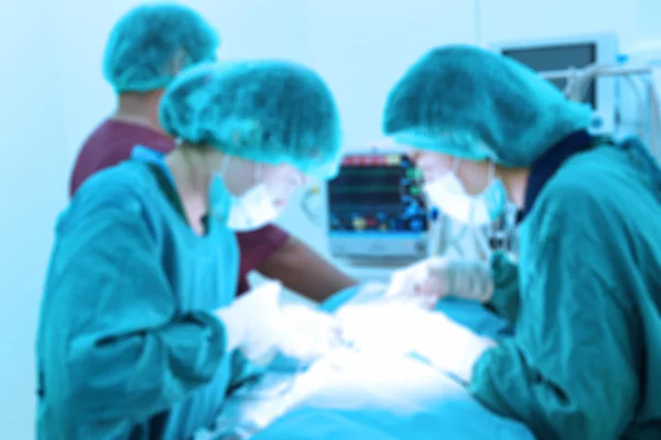 Vervagen van groep van dierenarts chirurgie in operatie kamer — Stockfoto