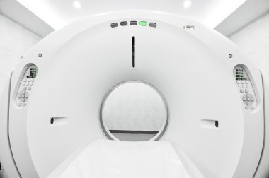 Hastane odasında CT tarayıcı 