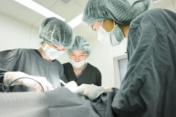 Vervagen van groep van dierenarts chirurgie in operatie kamer — Stockfoto