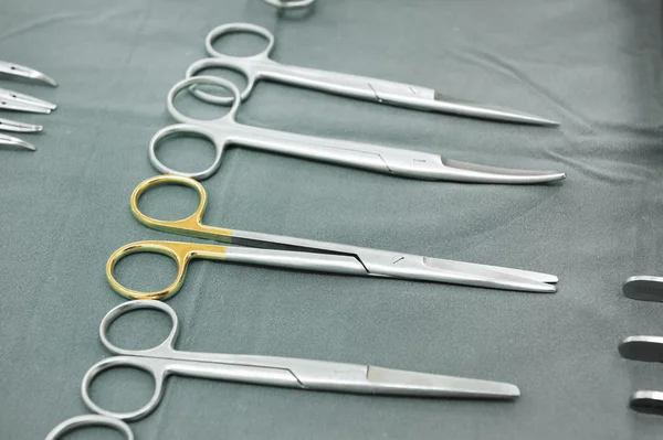 Detail shot of steralized surgery instruments with a hand grabbing a tool — Stock Photo, Image