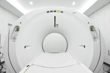 Hastane odasında CT tarayıcı