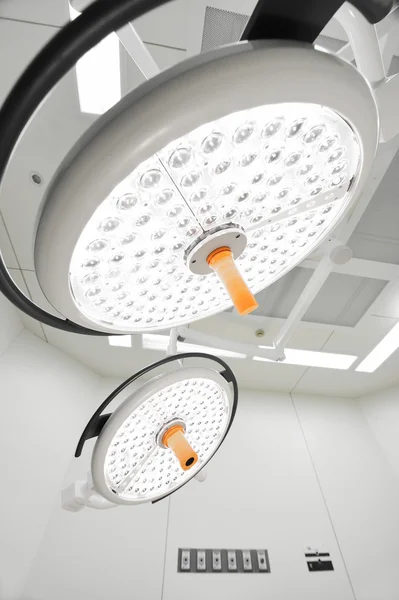 Two surgical lamps in operation room — Stock Photo, Image