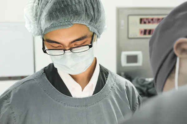 Veterinarian surgery in operation room — Stock Photo, Image