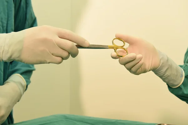 Detail shot of steralized surgery instruments with a hand grabbing a tool — Stock Photo, Image