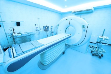 Hastane odasında CT tarayıcı 