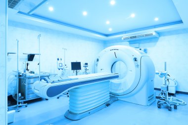 Hastane odasında CT tarayıcı 