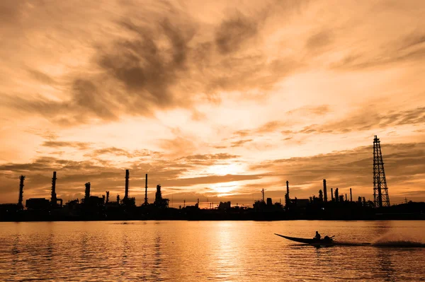 Indústria de refinaria de petróleo — Fotografia de Stock