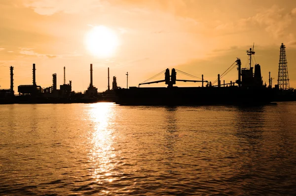 Indústria de refinaria de petróleo — Fotografia de Stock