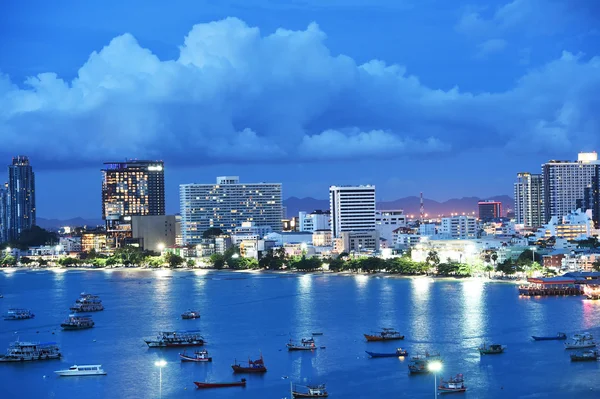 The Bali Hai Pier and skyscrapers in twilight time on July 27,2016 in Pattaya — Stock Photo, Image