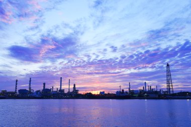 Petrol rafineri sanayi twilight saat