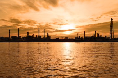 Petrol rafineri sanayi günbatımı zaman
