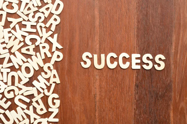 Palavra de sucesso feito com letras de madeira bloco — Fotografia de Stock