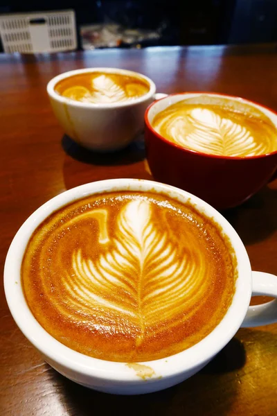 カフェラテ アート コーヒー 1 杯 — ストック写真