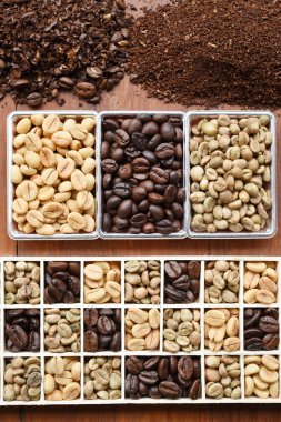 Ahşap kutusunda farklı kahve formları 