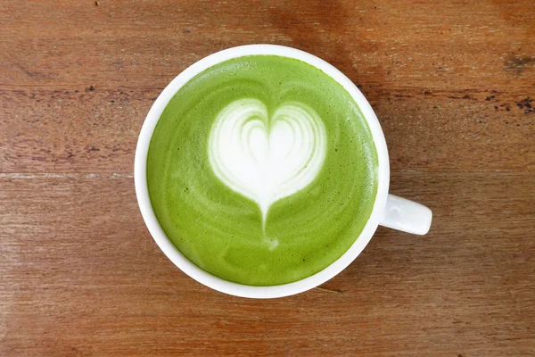 Une tasse de thé vert matcha latte — Photo