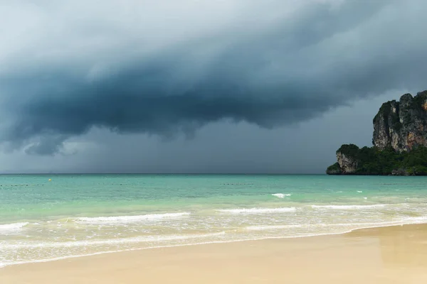Paisaje Cielo Nublado Tempestuoso Playa —  Fotos de Stock