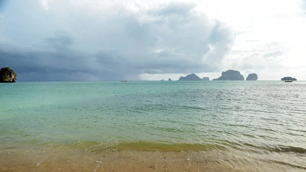 Paesaggio Cielo Nuvoloso Tempestoso Sulla Spiaggia — Foto Stock