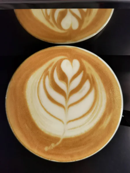 Uma Xícara Café Arte Latte Para Fundo — Fotografia de Stock