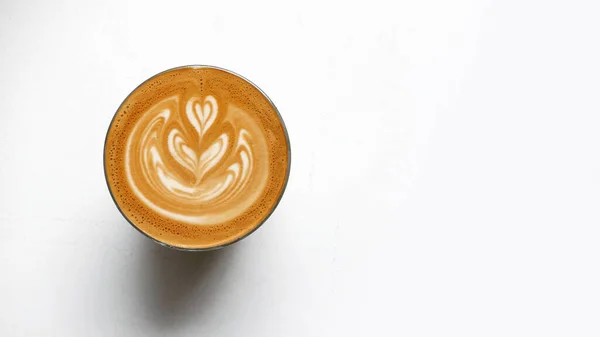 Una Taza Café Latte Arte Aislado Sobre Fondo Blanco —  Fotos de Stock