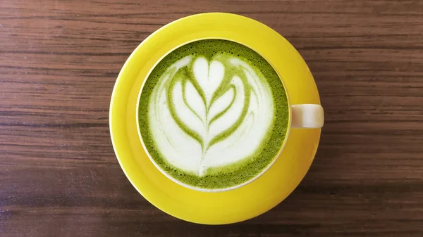Une Tasse Thé Vert Matcha Latte Sur Fond Bois — Photo