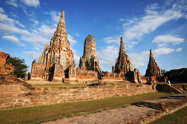 Hermosa Wat Chaiwatthanaram, Tailandia — Foto de Stock