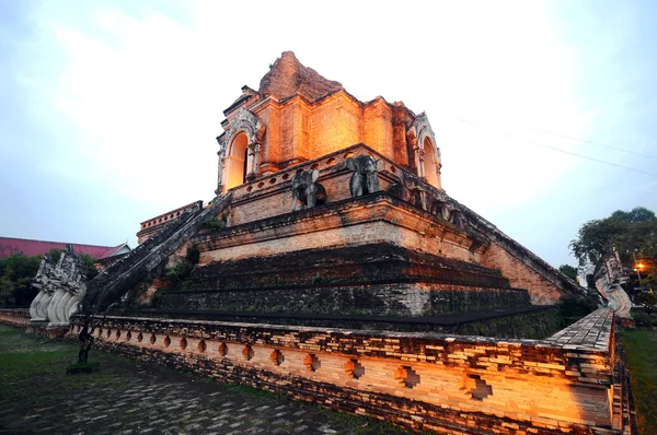 Wat Chedi Luang koordinasyon hall Tayland — Stok fotoğraf