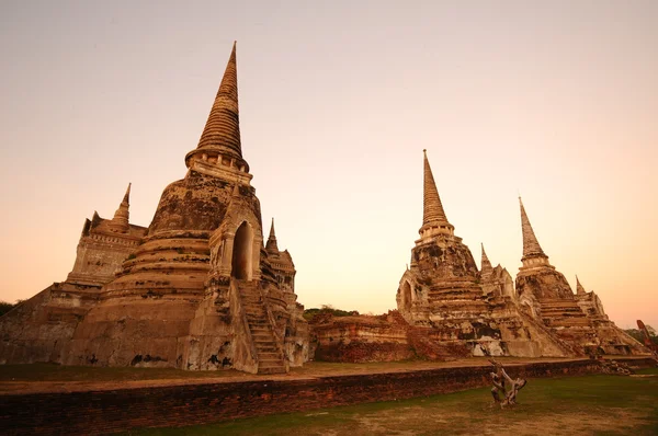 Tempo crepuscolare di Wat Phra Sri Sanphet, Thailandia — Foto Stock