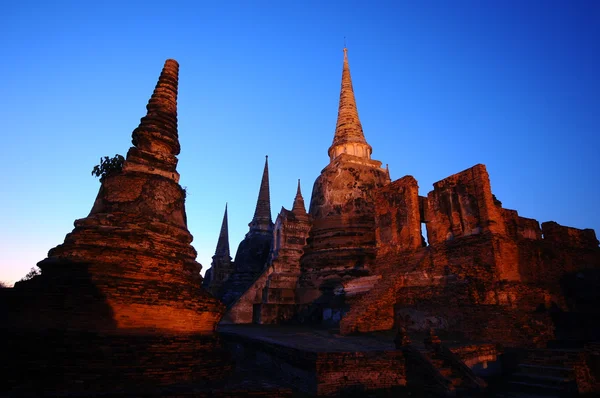 Tusmørke tid af Wat Phra Sri SanProphet, Thailand - Stock-foto