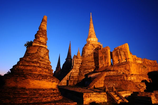 Hora de crepúsculo de Wat Phra Sri Sanphet, Tailandia — Foto de Stock