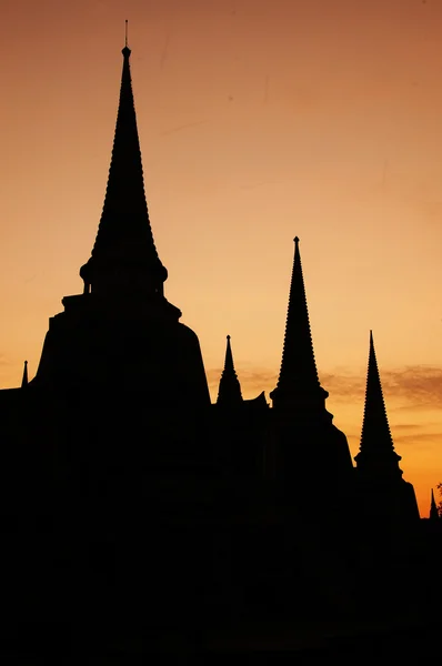 Silueta de Wat Phra Sri Sanphet, Tailandia — Foto de Stock