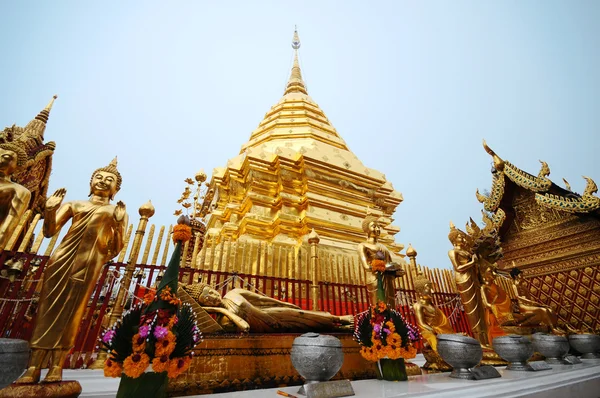 Goldene Pagode wat phra that doi suthep, Thailand — Stockfoto