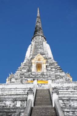 Birmanya kralı tarafından inşa edilen Che di Phukhao tanga