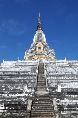 Birmanya kralı tarafından inşa edilen Che di Phukhao tanga