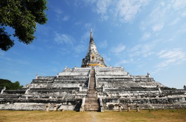 Birmanya kralı tarafından inşa edilen Che di Phukhao tanga