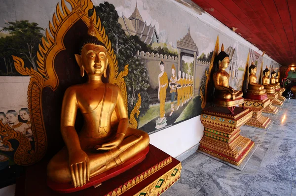 Statua buddha d'oro, wat Phra That Doi Suthep, Thailandia — Foto Stock