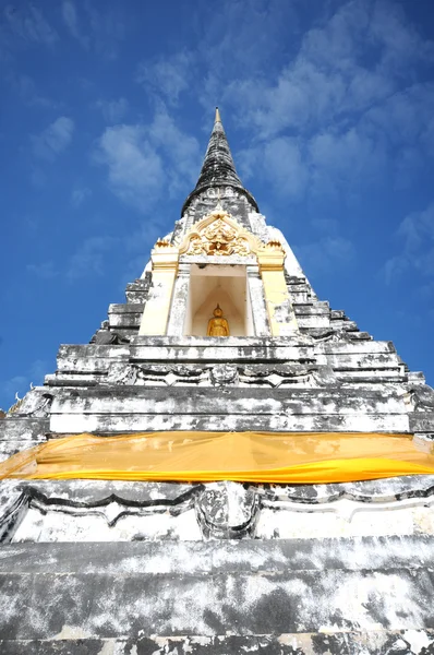 Che di Phukhao Thong which was built by the Burmese King — Stock Photo, Image