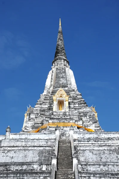 Che di Phukhao Thong which was built by the Burmese King — Stock Photo, Image