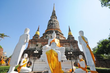 Buda heykeli pagoda, Wat Yai Chaimongkol, Tayland ile grup