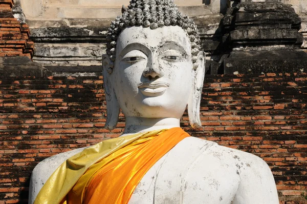 Estatua de Buda con pagoda, Wat Yai Chaimongkol, Tailandia — Foto de Stock