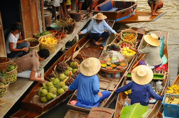 Drijvende markt in amphawa, thailand — Stockfoto