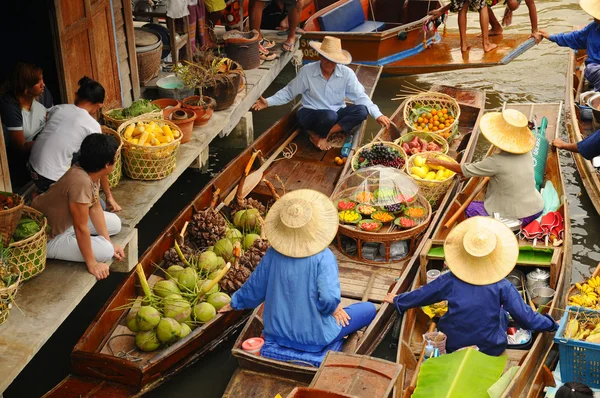 Drijvende markt in amphawa, thailand — Stockfoto