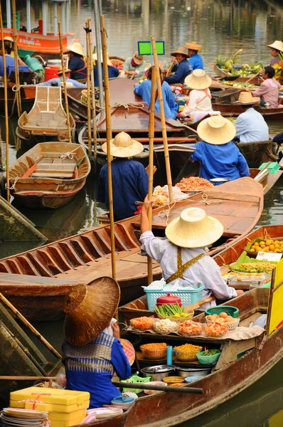 Drijvende markt in amphawa, thailand — Stockfoto