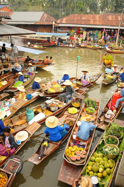 Drijvende markt in amphawa, thailand — Stockfoto